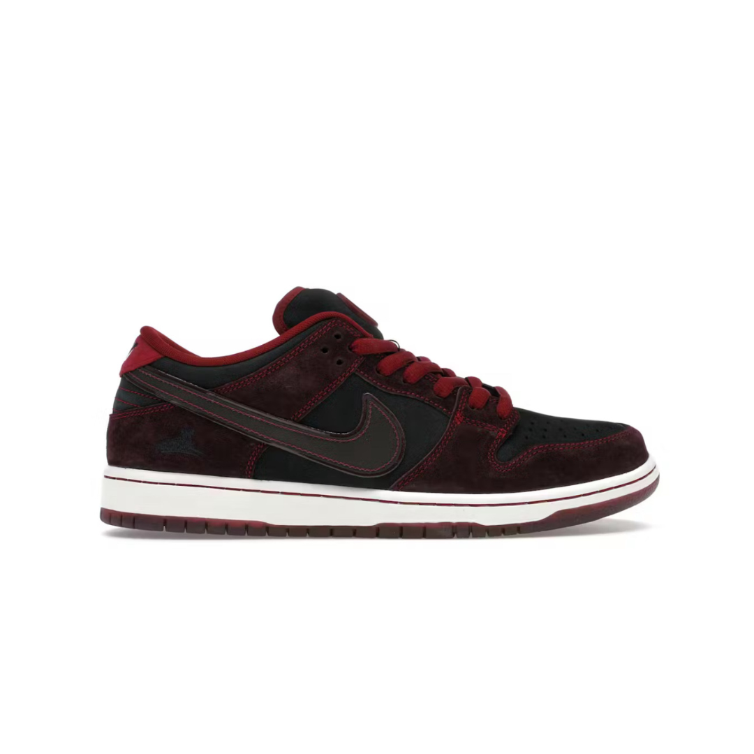 Nike SB Dunk Riot Skateshop